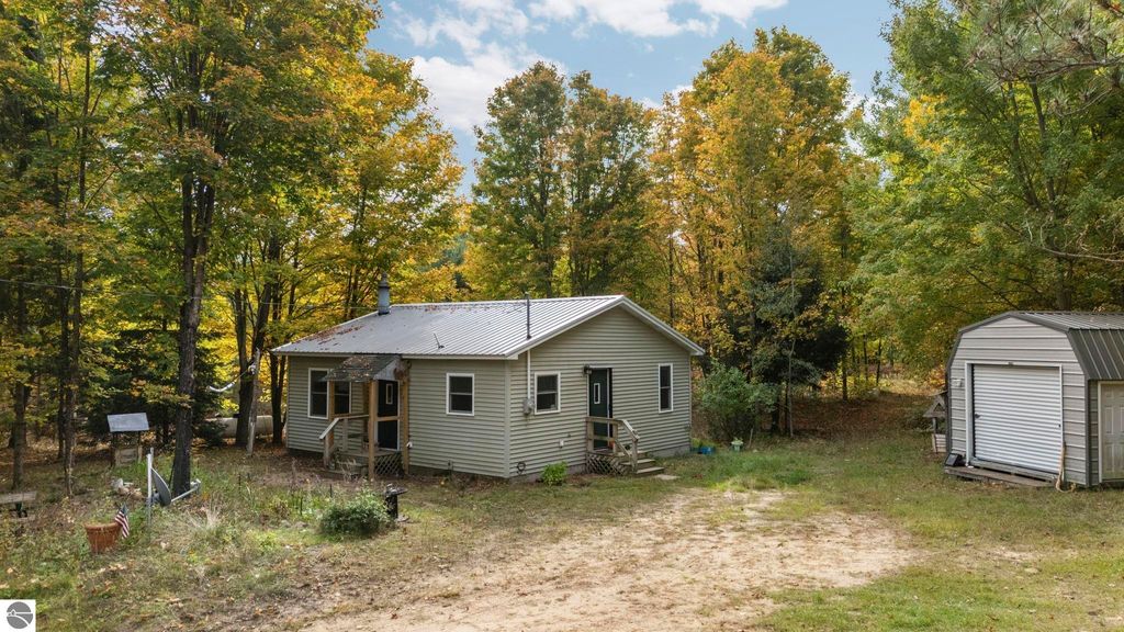 Photo of 2190 34 Road, Cadillac, MI 49601 (MLS # 1939387)