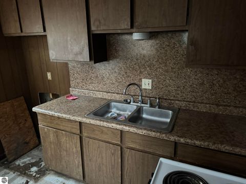 Tiny photo for 1212 Bruce Street, Mt Pleasant, MI 48858 (MLS # 1941362)