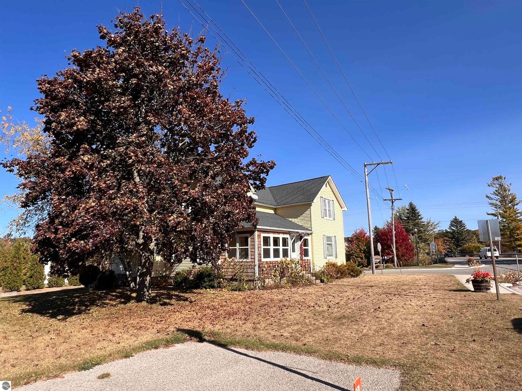 Photo of 102 W Philip Street, Lake Leelanau, MI 49653 (MLS # 1928598)