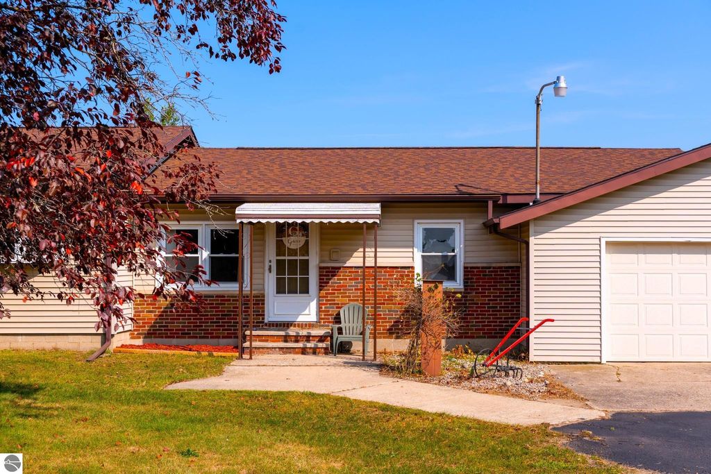 Photo of 5097 E Surrey Road, Clare, MI 48617 (MLS # 1938531)