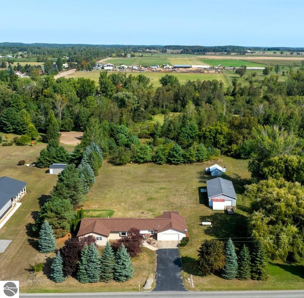 Photo of 5097 E Surrey Road, Clare, MI 48617 (MLS # 1938531)