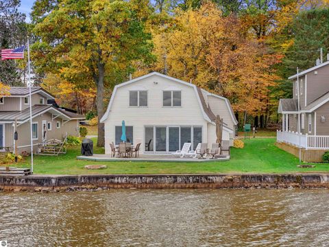 Photo of 140 Forest Lawn, Cadillac, MI 49601 (MLS # 1939885)