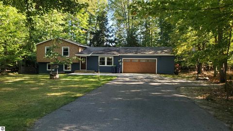 Photo of 7967 Sunset Drive, Traverse City, MI 49685 (MLS # 1941204)