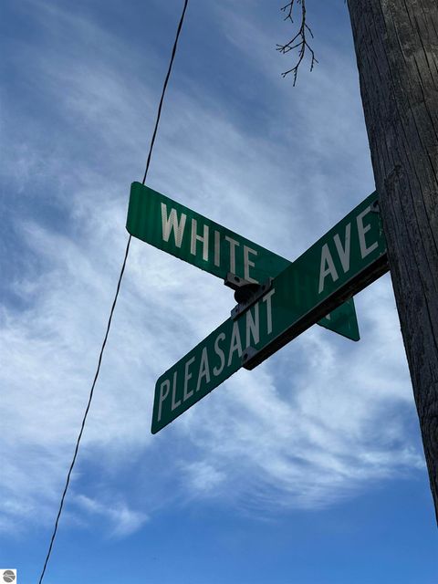 Tiny photo for 5318 Pleasant Avenue, Standish, MI 48658 (MLS # 1940725)