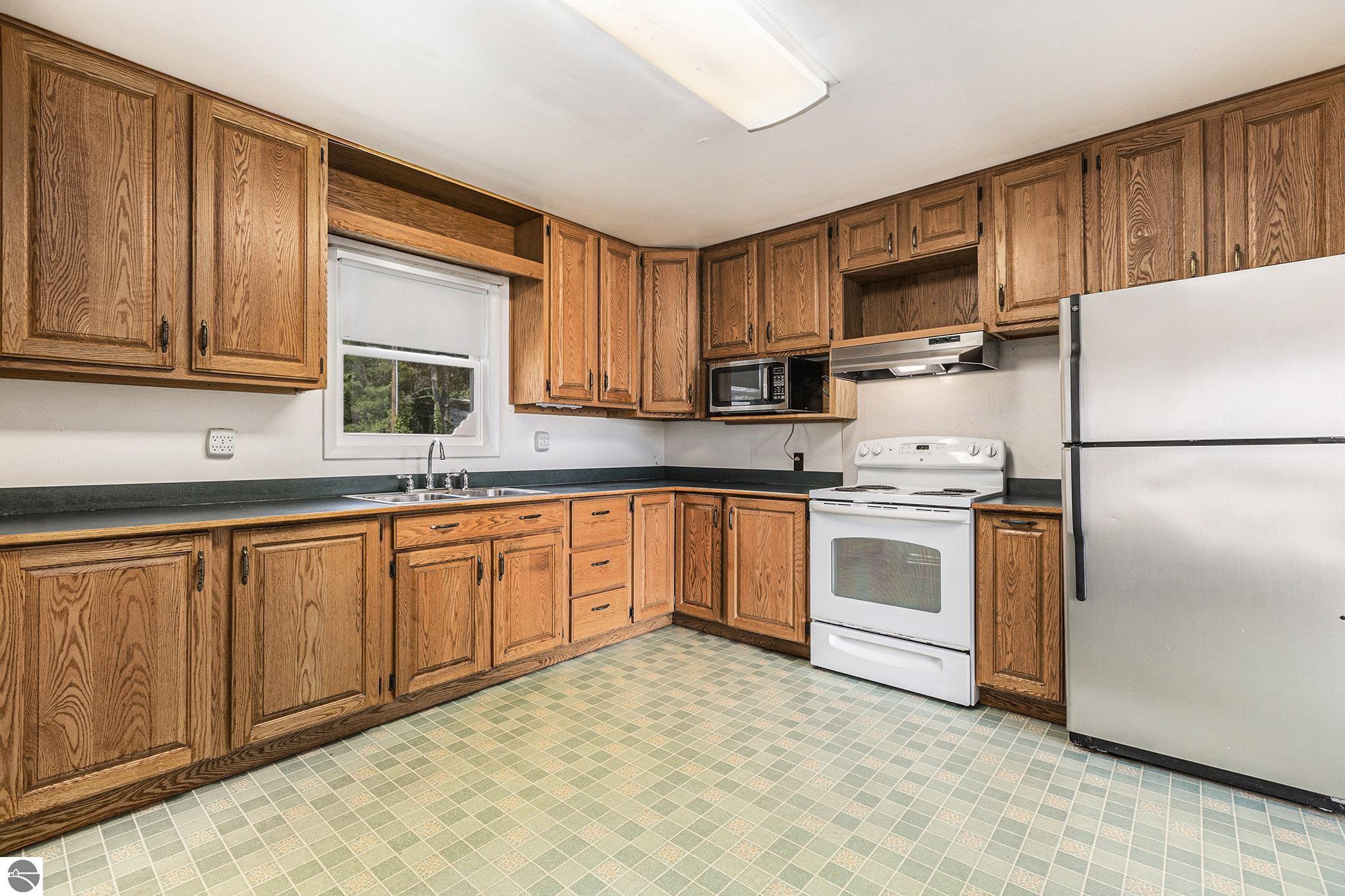 Traverse City, Michigan 49686, United States, 3 Bedrooms Bedrooms, ,1 BathroomBathrooms,Residential,Pending,202708