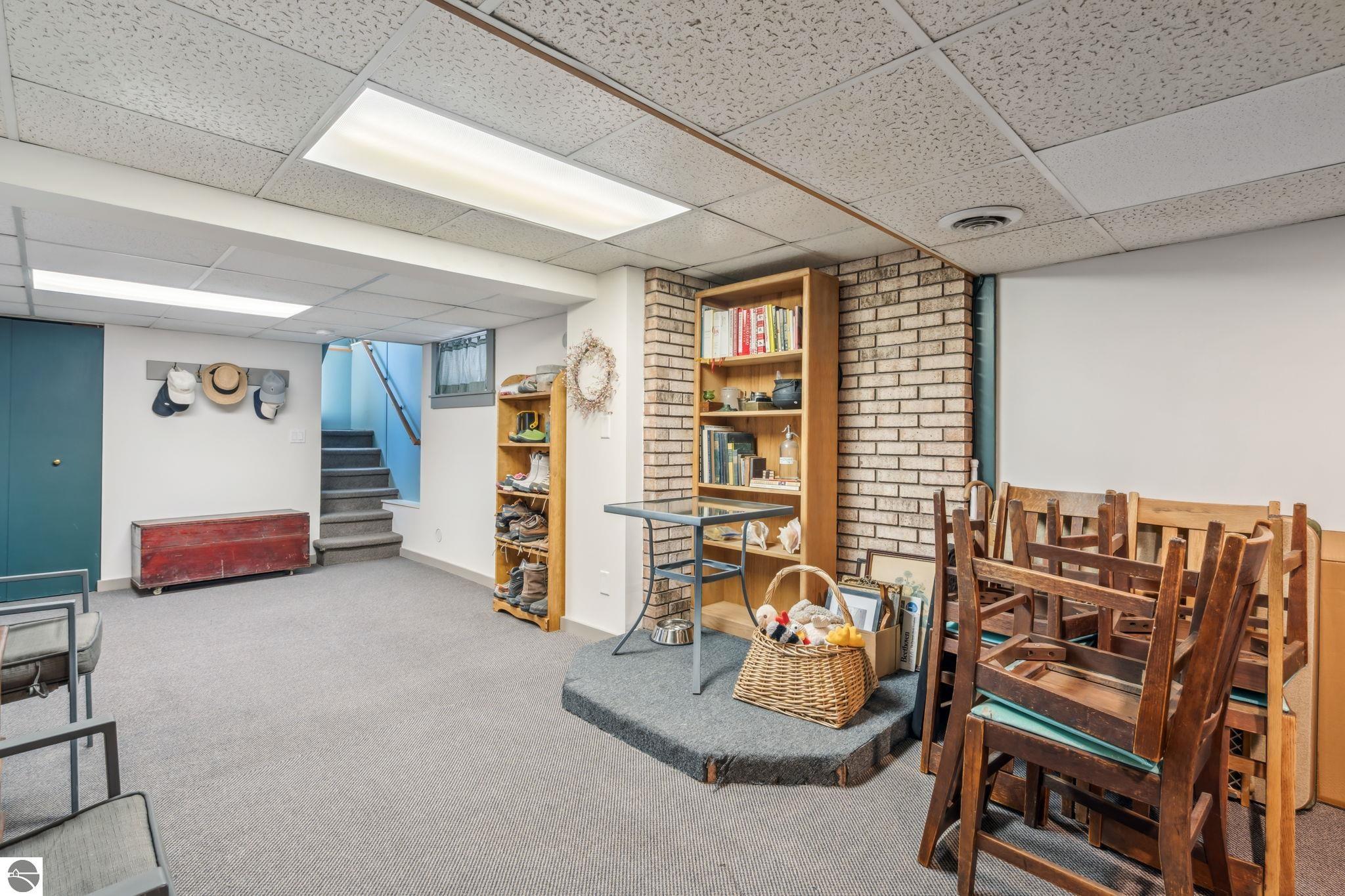 Traverse City, Michigan 49684, United States, 4 Bedrooms Bedrooms, ,3 BathroomsBathrooms,Residential,Pending,100235