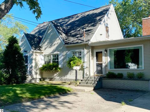 Photo of 1011 E High, Mt Pleasant, MI 48858 (MLS # 1941119)