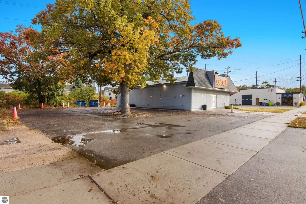 Photo of 1025 Hannah Ave, Traverse City, MI 49686 (MLS # 1940098)