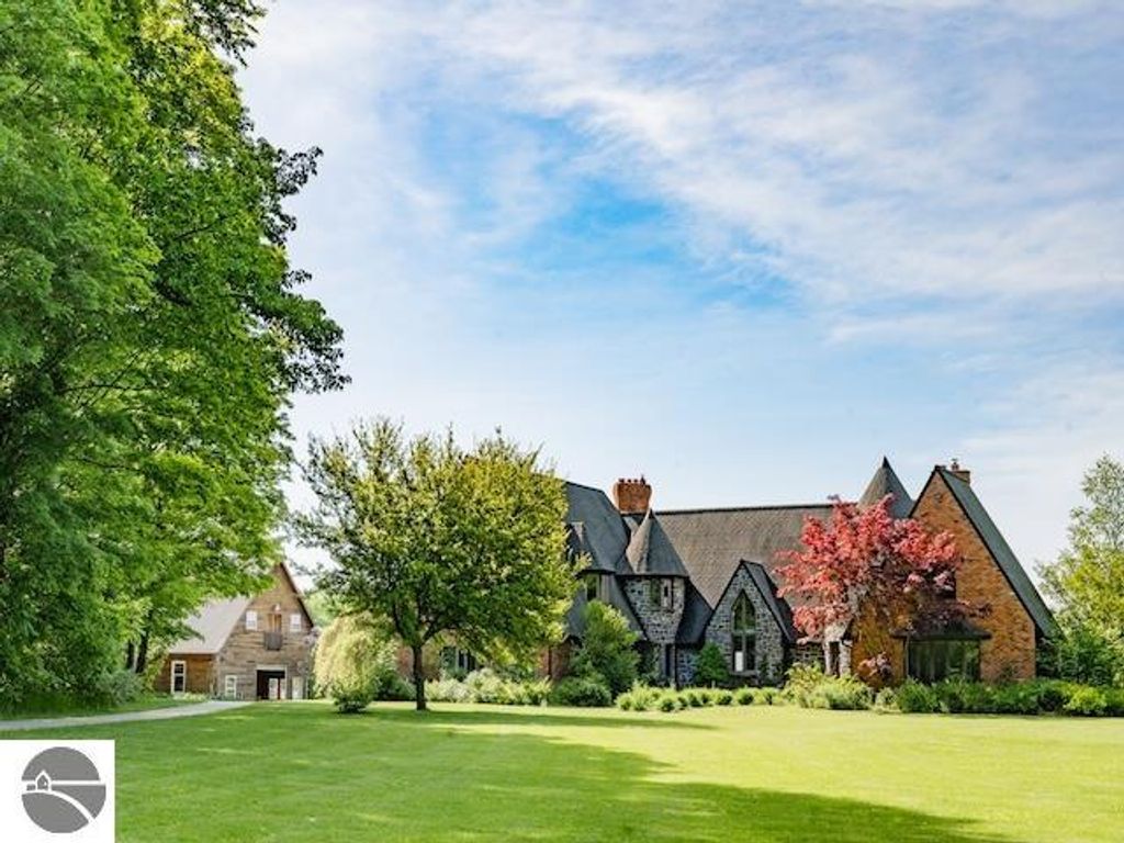 Photo of 55 S Hope Ridge, Traverse City, MI 49696 (MLS # 1939802)