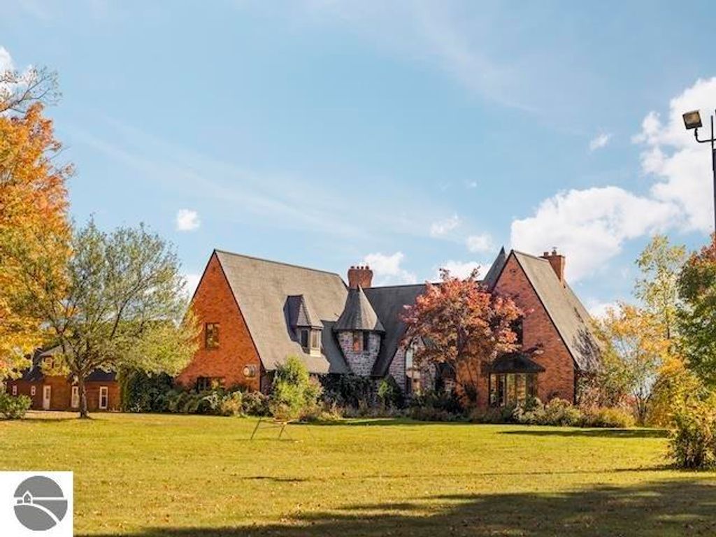 Photo of 55 S Hope Ridge, Traverse City, MI 49696 (MLS # 1939802)