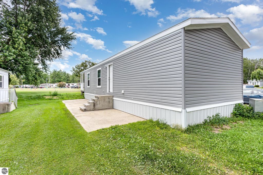 Photo of 842 Hickory Street, Beaverton, MI 48612 (MLS # 1936685)