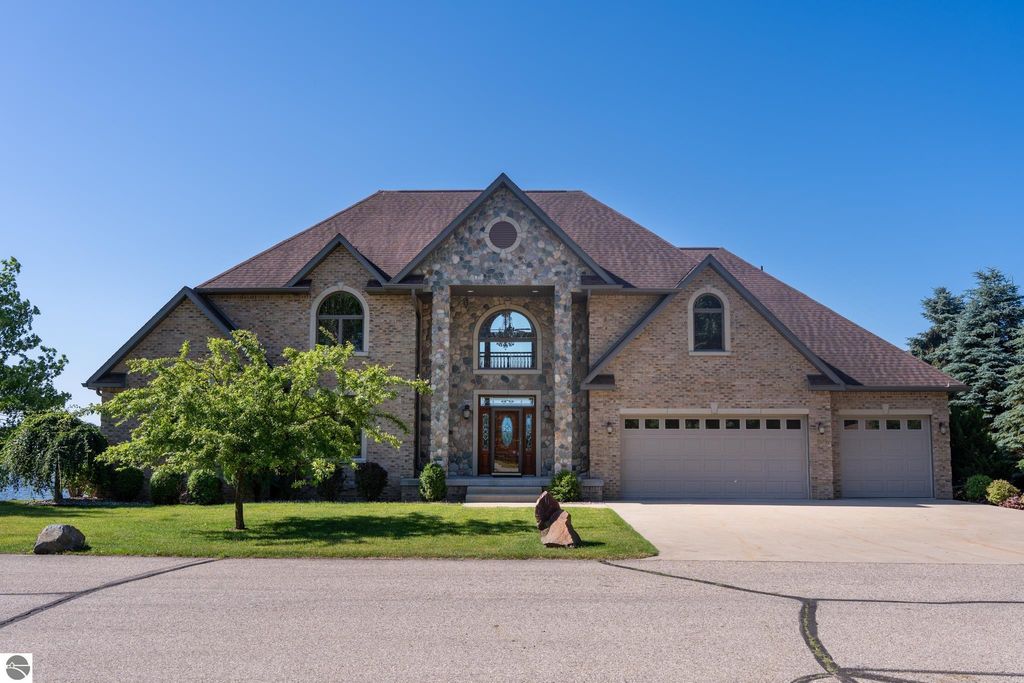 Photo of 1038 Cantabrian Drive, Lake Isabella, MI 48893 (MLS # 1935529)