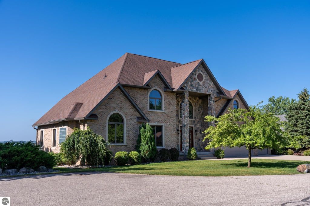 Photo of 1038 Cantabrian Drive, Lake Isabella, MI 48893 (MLS # 1935529)