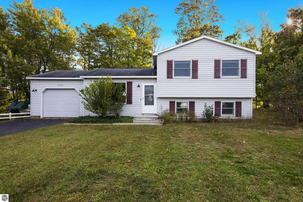 Photo of 10513 S Walnut Drive, Traverse City, MI 49684 (MLS # 1939255)