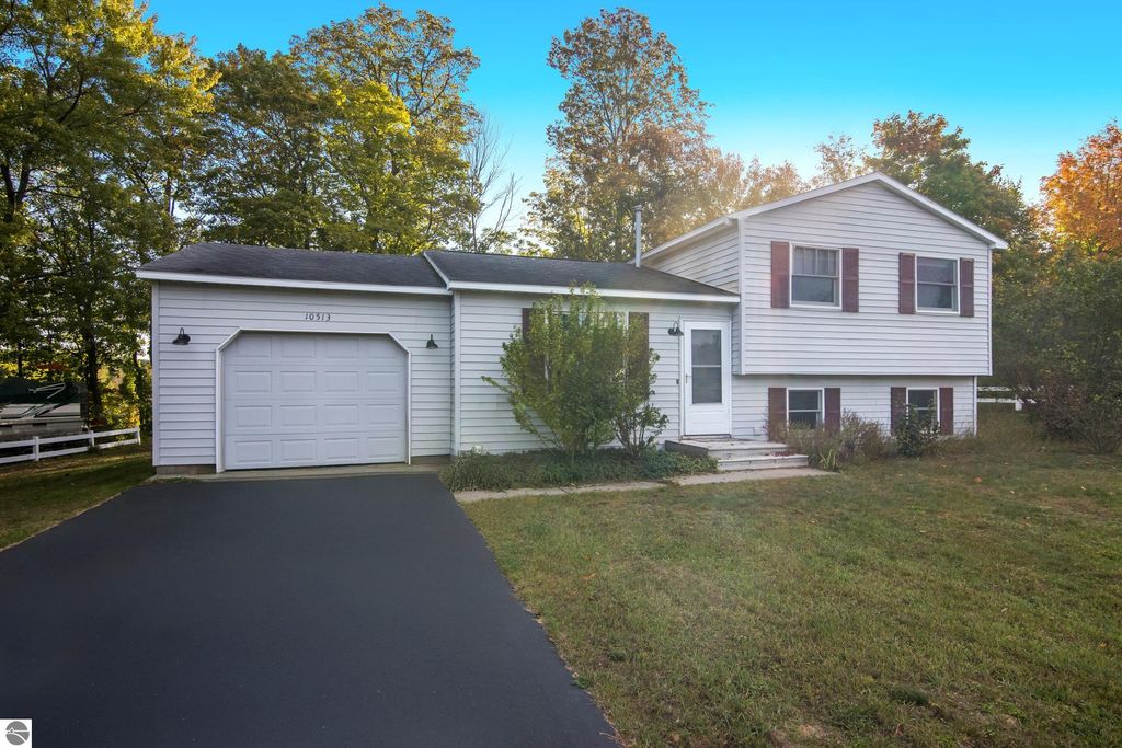 Photo of 10513 S Walnut Drive, Traverse City, MI 49684 (MLS # 1939255)