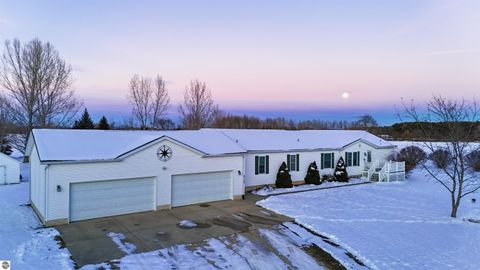 Photo of 5115 E Valley Road, Mt Pleasant, MI 48858 (MLS # 1941000)