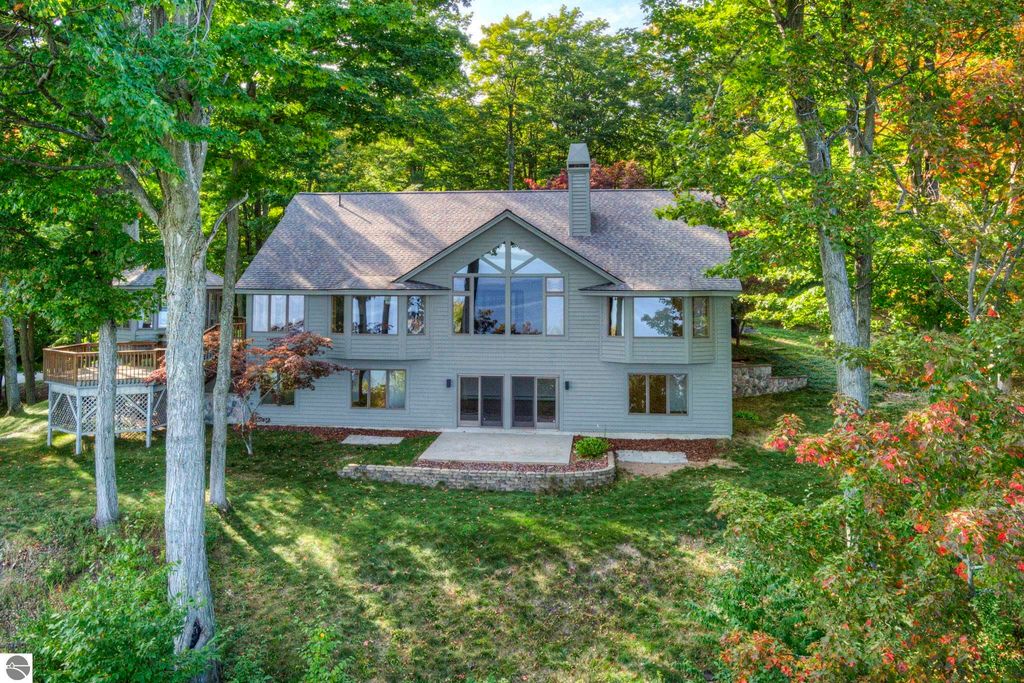 Photo of 931 S Ridgeview Trail, Suttons Bay, MI 49682 (MLS # 1939279)