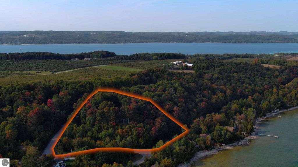 Photo of 931 S Ridgeview Trail, Suttons Bay, MI 49682 (MLS # 1939279)