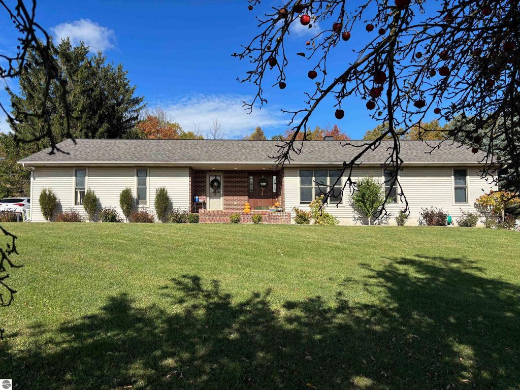 Photo of 2707 Bilbrael Drive, Mt Pleasant, MI 48858 (MLS # 1939675)