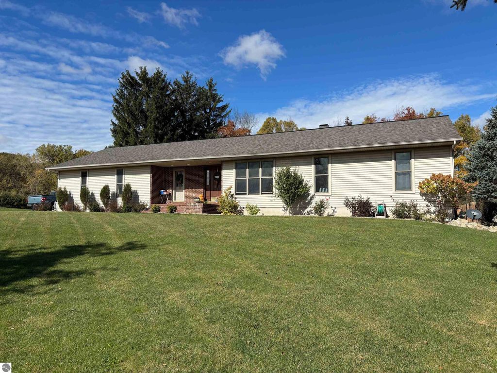 Photo of 2707 Bilbrael Drive, Mt Pleasant, MI 48858 (MLS # 1939675)