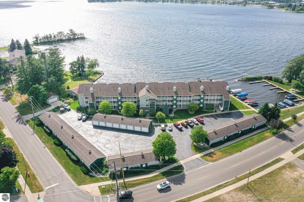 Photo of 658 S Lake Street, Cadillac, MI 49601 (MLS # 1938981)