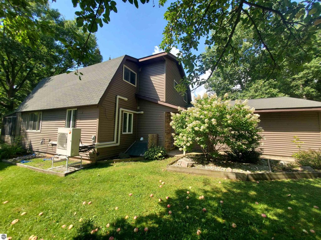 Photo of 1167 S Taxiway Hotel, Lake City, MI 49651 (MLS # 1939032)