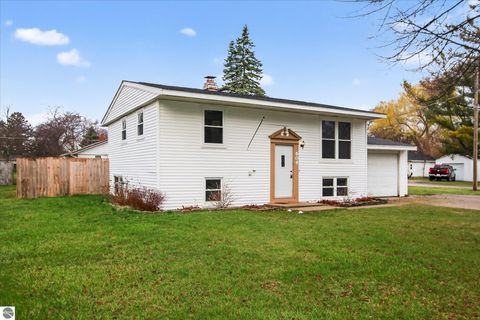 Tiny photo for 604 S Rockingham Avenue, Alma, MI 48801 (MLS # 1943596)
