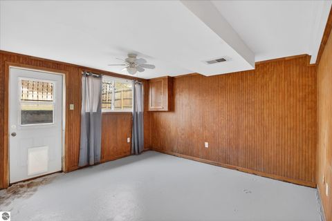 Tiny photo for 604 S Rockingham Avenue, Alma, MI 48801 (MLS # 1943596)