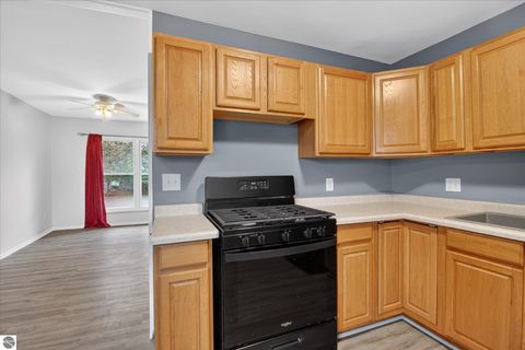 Tiny photo for 604 S Rockingham Avenue, Alma, MI 48801 (MLS # 1943596)