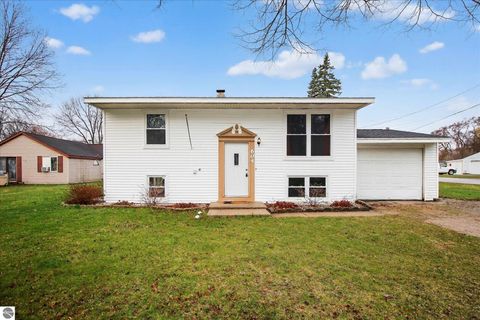 Tiny photo for 604 S Rockingham Avenue, Alma, MI 48801 (MLS # 1943596)