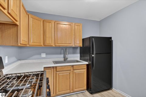 Tiny photo for 604 S Rockingham Avenue, Alma, MI 48801 (MLS # 1943596)