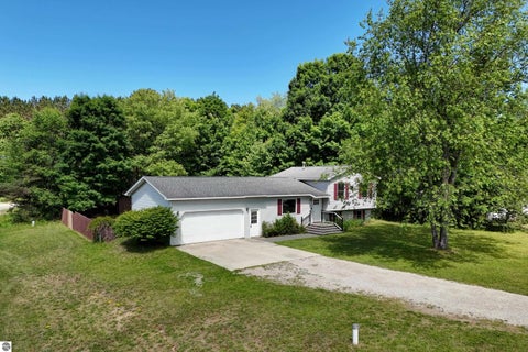 Photo of 2575 Reily Court, Traverse City, MI 49685 (MLS # 1944594)
