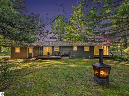 4460 STOVER RD, BELLAIRE, MI 49615 - Image 02d4dcc2bacadea67154cead8feeab71/3685989957