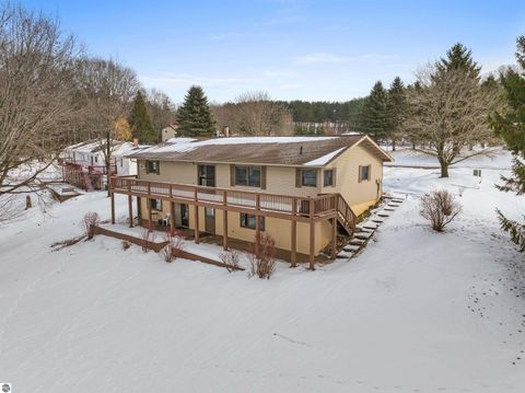Photo of 9561 Peterson Drive, Cadillac, MI 49601 (MLS # 1941729)