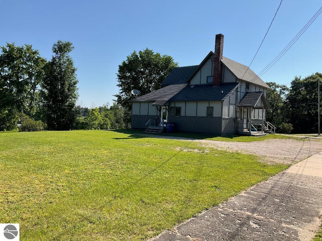 Photo 1 of 22 — 1148 S Mitchell Street, Cadillac, MI 49601