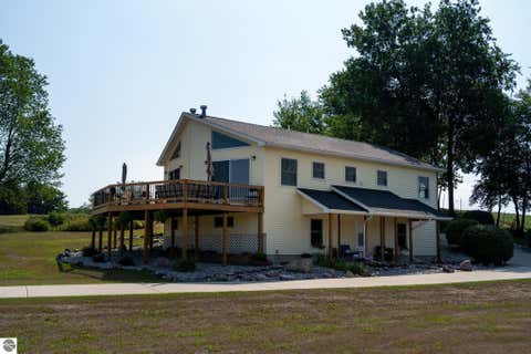 Tiny photo for 1201 S Clubhouse Drive, Lake Isabella, MI 48893 (MLS # 1948888)