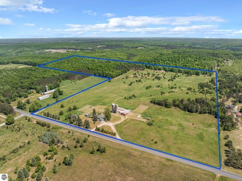 Tiny photo for 1902 N 29 Road, Cadillac, MI 49601 (MLS # 1946473)