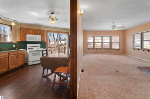 Tiny photo for 302 Fern Avenue, Cadillac, MI 49601 (MLS # 1942600)