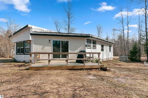 Photo of 302 Fern Avenue, Cadillac, MI 49601 (MLS # 1942600)
