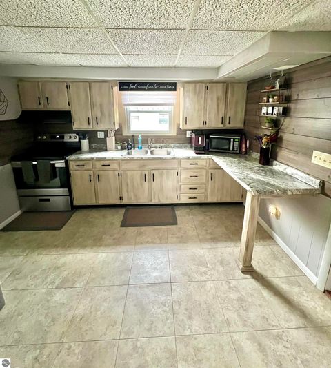 Tiny photo for 1735 Pattengill Avenue, Lansing, MI 48910 (MLS # 1943774)