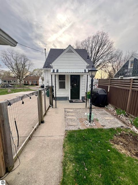 Tiny photo for 1735 Pattengill Avenue, Lansing, MI 48910 (MLS # 1943774)