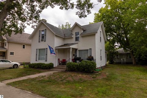 Photo of 406 S Kinney, Mt Pleasant, MI 48858 (MLS # 1943857)