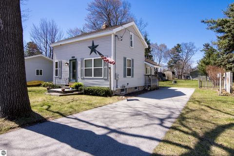 Tiny photo for 1014 Grant Street, Traverse City, MI 49686 (MLS # 1944334)