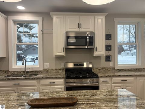 Photo of 302 W Dresden Street, Kalkaska, MI 49646 (MLS # 1941418)