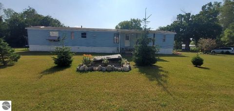 Tiny photo for 203 Fairview Blvd, Farwell, MI 48622 (MLS # 1943104)