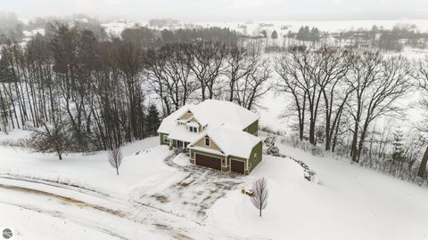 Photo of 3149 Lake Meadows Circle, Traverse City, MI 49685 (MLS # 1941502)