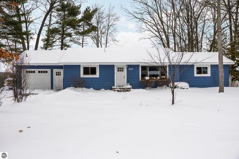 Photo of 611 George Street, Traverse City, MI 49686 (MLS # 1941631)