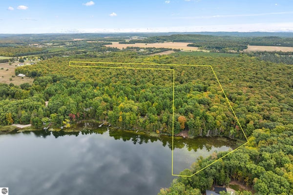 16568 WAGNER RD, LAKE ANN, MI 49650 - Image 091deebadc93ecb070c84a50cef5bbd4/828595251