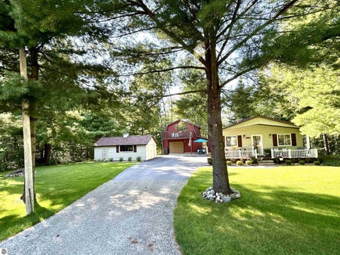 Photo of 2940 Arrowhead TRL, West Branch, MI 48661 (MLS # 1950092)