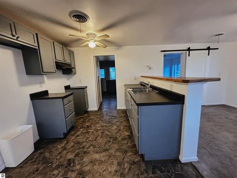 Tiny photo for 214 N Grover Avenue, Alma, MI 48801 (MLS # 1941531)